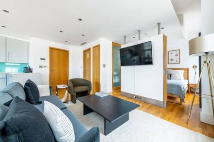 Super Central Piccadilly Studio w/ A/C nr. Leicester Square, by Blueground