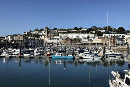 CLARENCE GREY HOUSE, family friendly, with a garden in Torquay