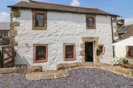 HOPE COTTAGE, pet friendly, with open fire in Youlgreave