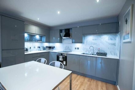 ⭐️ Stunning 2 Bed Merchant City Apartment⭐️Parking⭐️