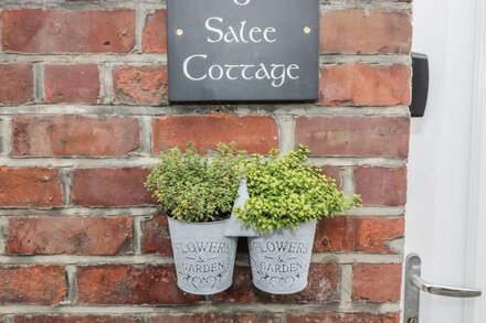 SALEE COTTAGE, country holiday cottage in Newbiggin-By-The-Sea