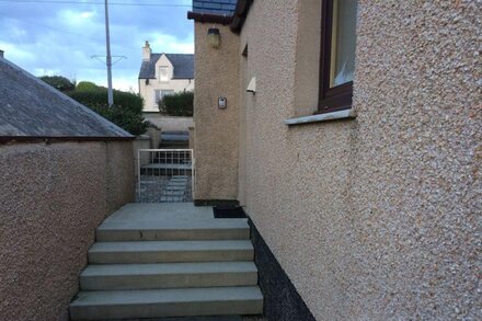 Detached 3 Bedroom cottage 30 minute walk to stornoway town centre