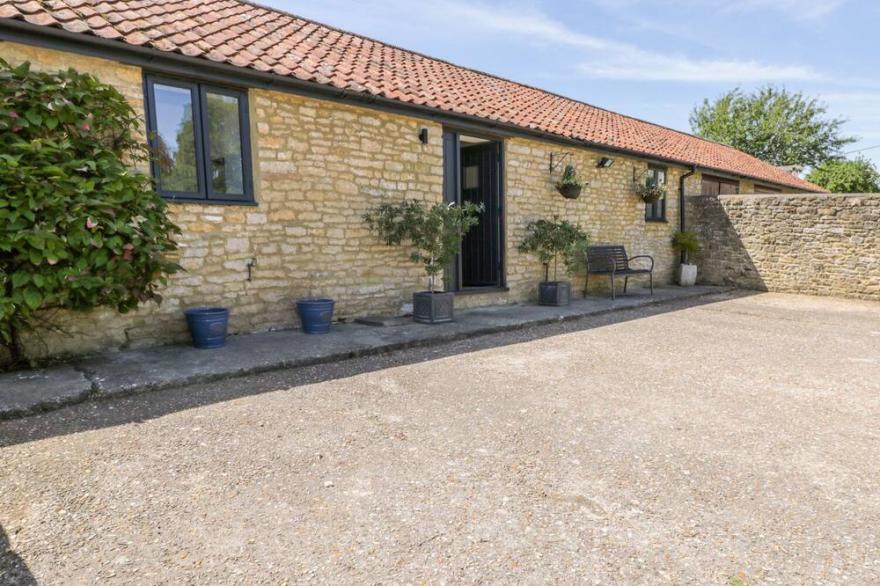 PUDDLEDUCKS, pet friendly, with a garden in Sherborne