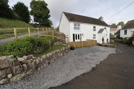 Frog Cottage - Two Bedroom House, Sleeps 4