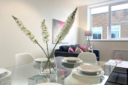 Fleet Heights Apartment 4.  2 bedroom apartment, sleeps up to 6 Guests. In the town centre.