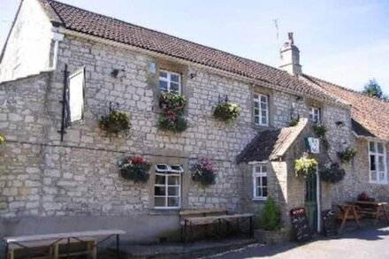 Family Gem in Bath, sleeps 18, stunning view