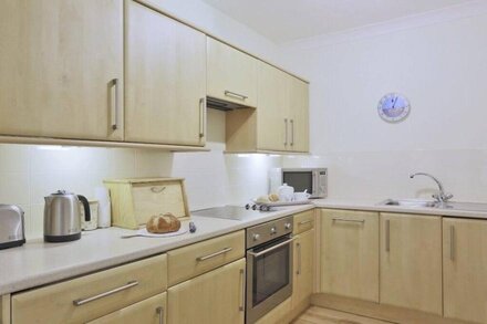 1 Cumberland Close -  an apartment that sleeps 4 guests  in 2 bedrooms