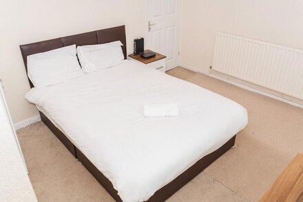 Comfortable Property in stoke near city