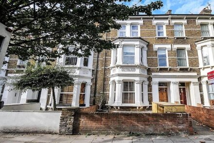 Urban Oasis: Newly refurbished 5* 1bed lux flat in leafy area of Central London