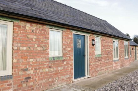 SWALLOW BARN, family friendly, with a garden in Myddle