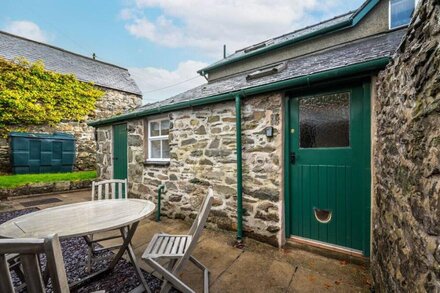 Awen y Ddol - Two Bedroom House, Sleeps 4