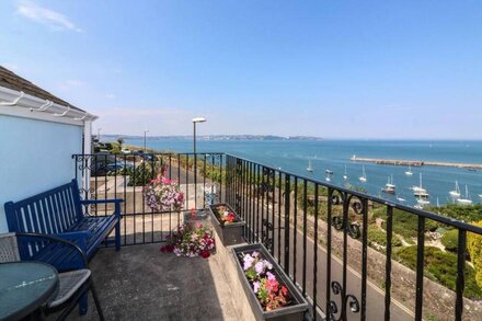 PANORAMIC COTTAGE, family friendly, with a garden in Brixham