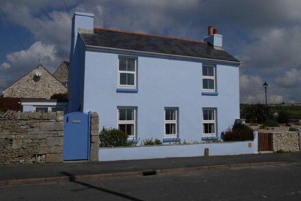 FISHERMAN'S COTTAGE, family friendly, with hot tub in Portland Bill