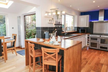 HILLSVIEW, family friendly, character holiday cottage in Combe Martin