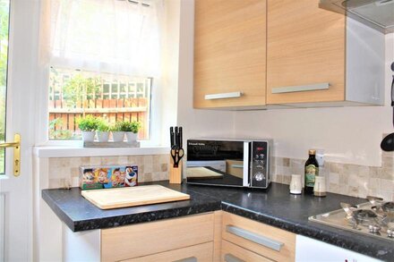 Oldbrook Lovely 3 bedroom house FREE WIFI AND NETFLIX