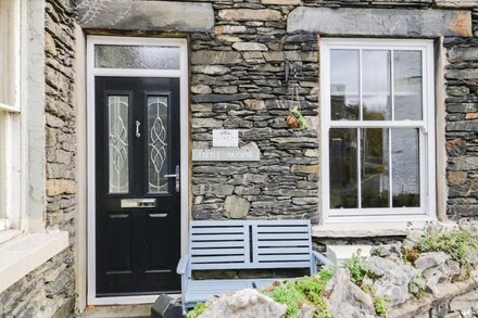 LITTLE BROOK COTTAGE, pet friendly in Bowness-On-Windermere