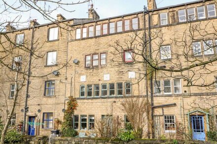 RIVERVIEW COTTAGE, pet friendly in Holmfirth