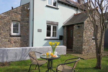 Welsh Cottage Sleeps 6 Pembrokeshire Close to Town & Beaches