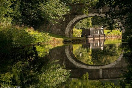 Luxury canal side 2 bed apartment. Close to all amenities.