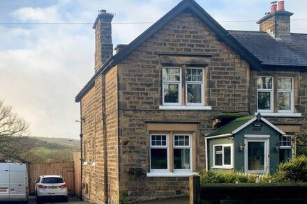 3 bedroom accommodation in Darley Dale, near Matlock