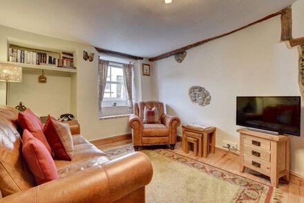 Cosy Cottage - Two Bedroom House, Sleeps 4