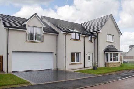 5 bedroom accommodation in Leuchars, Near St Andrews