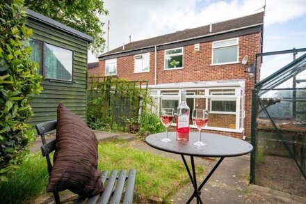 Cheerful 3-bed house in Worcester City Centre