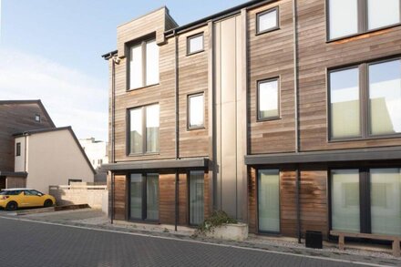 A stylish eco mews house with four bedrooms, enclosed garden and parking in Newquay