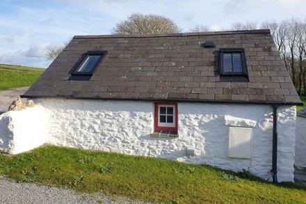 THE OLD DAIRY, pet friendly, character holiday cottage in Pembroke