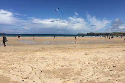 Just a short walk (less than 200m) from the sweeping sands of Harlyn Bay