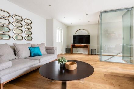 The Norfolk Townhouse - Large & Stunning 5BDR Mews Home on Private Street