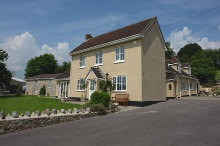 LOWER WADDEN FARMHOUSE AND ANNEXE, pet friendly in Southleigh