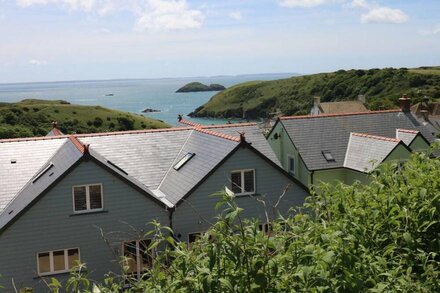 HARMON VALE, pet friendly, country holiday cottage in Solva