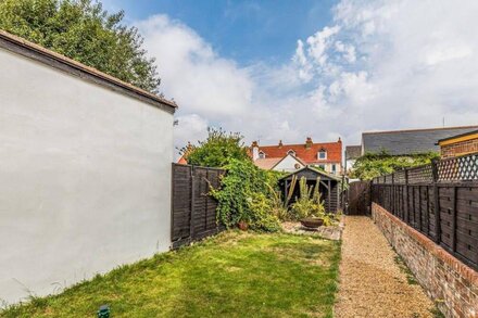 Pass the Keys | Delightful 2 Bed House a Stones Throw From Beach