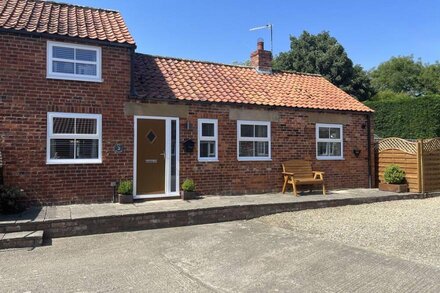 RYE COTTAGE, family friendly, character holiday cottage in Pickering