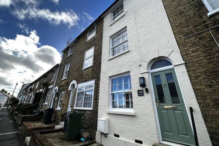 York Street  -  a house that sleeps 8 guests  in 3 bedrooms