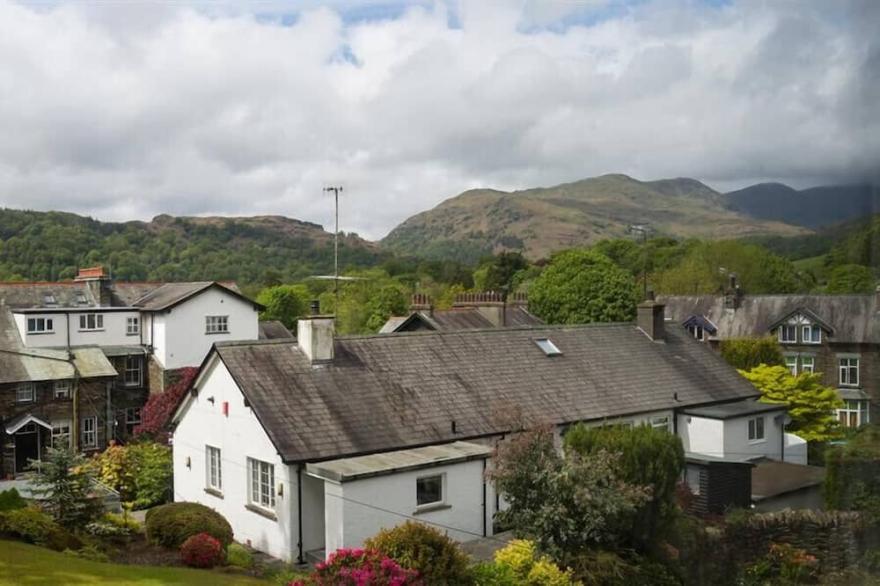 WAINWRIGHT COTTAGE, pet friendly, with open fire in Ambleside