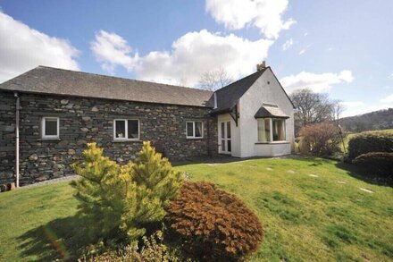 THRANG VIEW, pet friendly, with open fire in Langdale