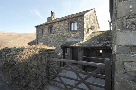 BUTT HILL COTTAGE, pet friendly, with open fire in Troutbeck