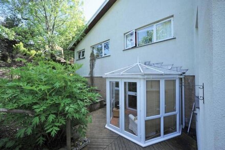 LAKE LODGE STUDIO, pet friendly in Bowness-On-Windermere