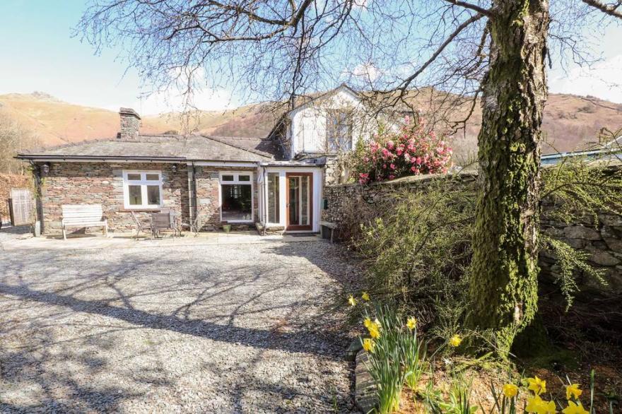 ROWAN COTTAGE, family friendly, with a garden in Grasmere