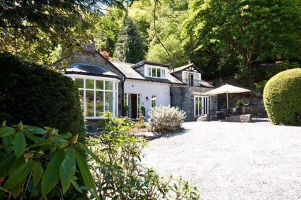 RIVER LODGE, pet friendly, with a garden in Ambleside