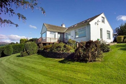 PRIMROSE MOUNT, pet friendly, with a garden in Bowness-On-Windermere