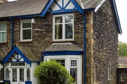 ELLERTHWAITE HOUSE, pet friendly, with open fire in Windermere