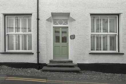 OLD VILLAGE SHOP, romantic in Ambleside