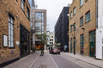 Bright 'Work/Live' Industrial Loft in Shoreditch