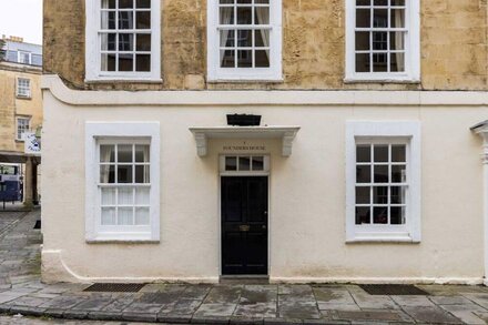 Spacious & Homely Georgian Town House Central Bath