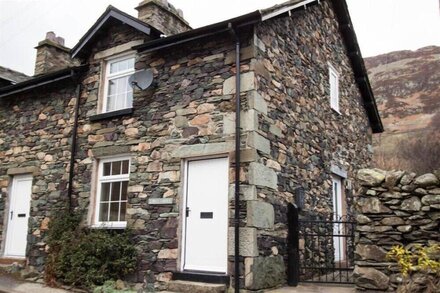 BLEABERRY COTTAGE, pet friendly, with open fire in Penrith