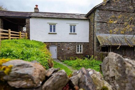 JANE'S COTTAGE, pet friendly, with open fire in Ambleside