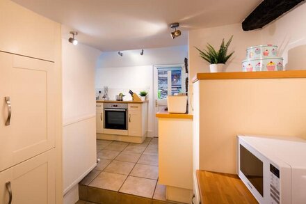 CURDLE DUB, family friendly, character holiday cottage in Coniston